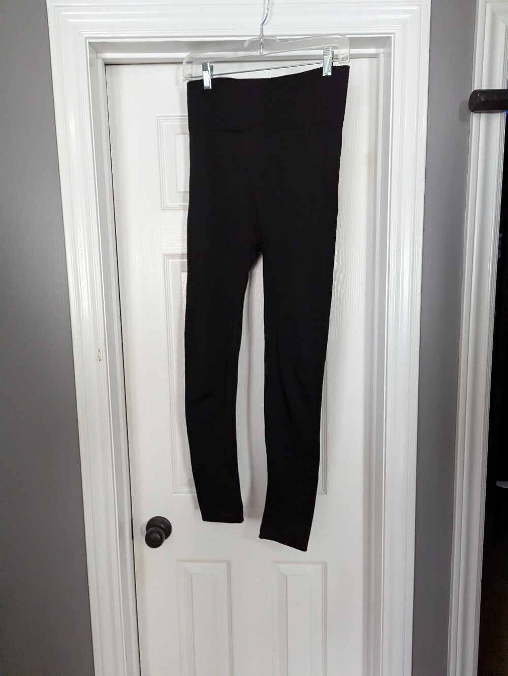 Women's High-Rise Black Leggings — Sleek Everyday Stretch
